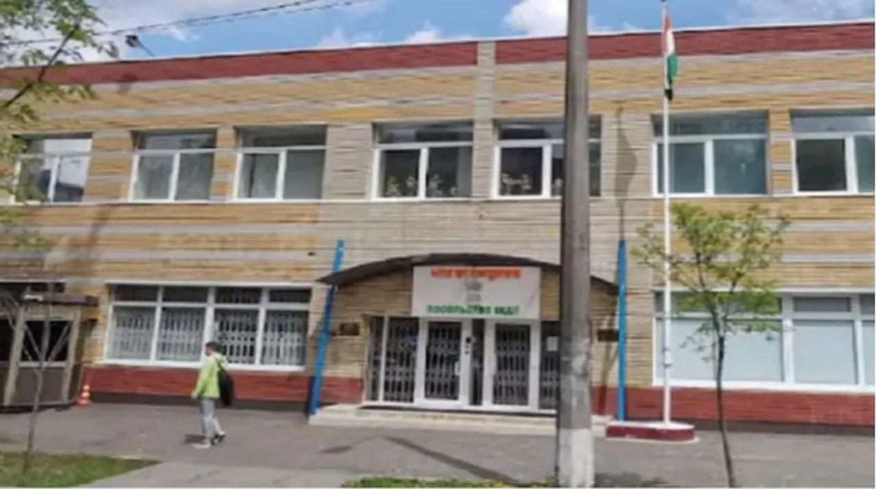  ‘ଅନଲାଇନ୍ କ୍ଲାସକୁ ଅପେକ୍ଷା ନକରି ପଳାଇଆସ’ । ଭାରତୀୟ ଛାତ୍ରଛାତ୍ରୀଙ୍କୁ ରାଷ୍ଟ୍ରଦୂତଙ୍କ ଅପିଲ ।