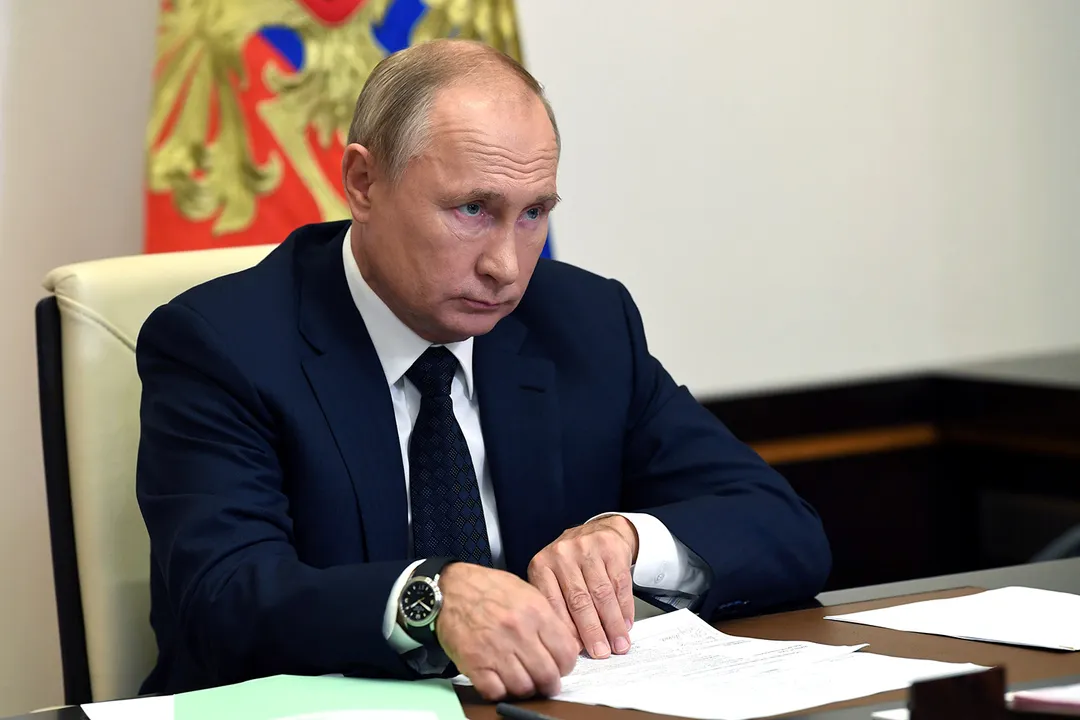  Russia's President Vladimir Putin attends a meeting with government members via a video conference call at the Novo-Ogaryovo state residence outside Moscow, Russia October 28, 2020. Sputnik/Alexei Nikolsky/Kremlin via REUTERS  ATTENTION EDITORS - THIS IMAGE WAS PROVIDED BY A THIRD PARTY. 
