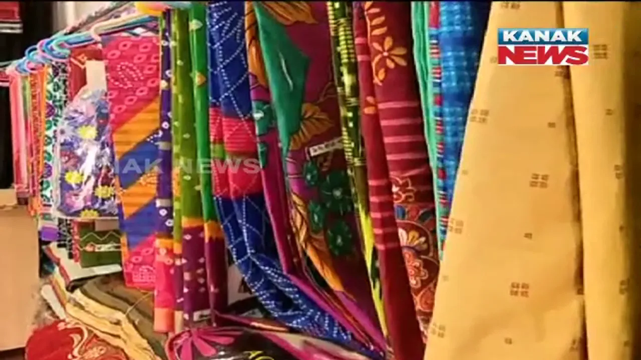  କୋଟପାଡ଼ର ମିରିଗାନୀ ଶାଢିକୁ ନେଇ ବିବାଦ: ଶାଢିର ଡ଼ୁପ୍ଲିକେଟ୍ କରି ବଜାର ଓ ଅନଲାଇନରେ ବିକ୍ରି ହେଉଥିବା ଅଭିଯୋଗ