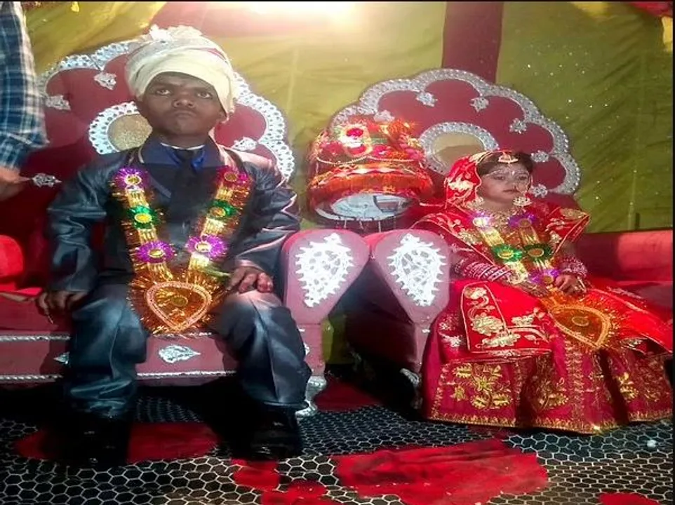  ଏମିତି ବାହାଘର, ବିନା ନିମନ୍ତ୍ରଣରେ ଆସିଲେ ହଜାର ହଜାର ଅତିଥି । ସେଲ୍ଫି ନେବାକୁ ପ୍ରବଳ ଭିଡ