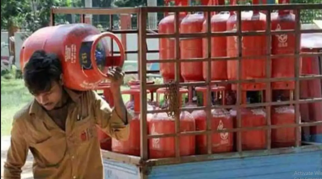  ପୁଣି ମହଙ୍ଗା ମାଡ, ବଢିଲା ଏଲପିଜି ଦର । ଜାଣନ୍ତୁ କେଉଁଠି ଦର କେତେ?