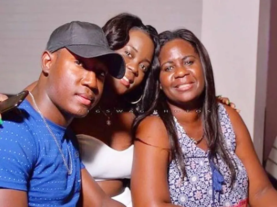  ମାରିବାକୁ ଚାହୁଁଥିଲେ ବାପା, ବଞ୍ଚେଇଲେ ମା’ ।ଆଜି ମାତୃ ଦିବସରେ କ୍ରିକେଟରଙ୍କ ଦୁଃଖଭରା କାହାଣୀ ।