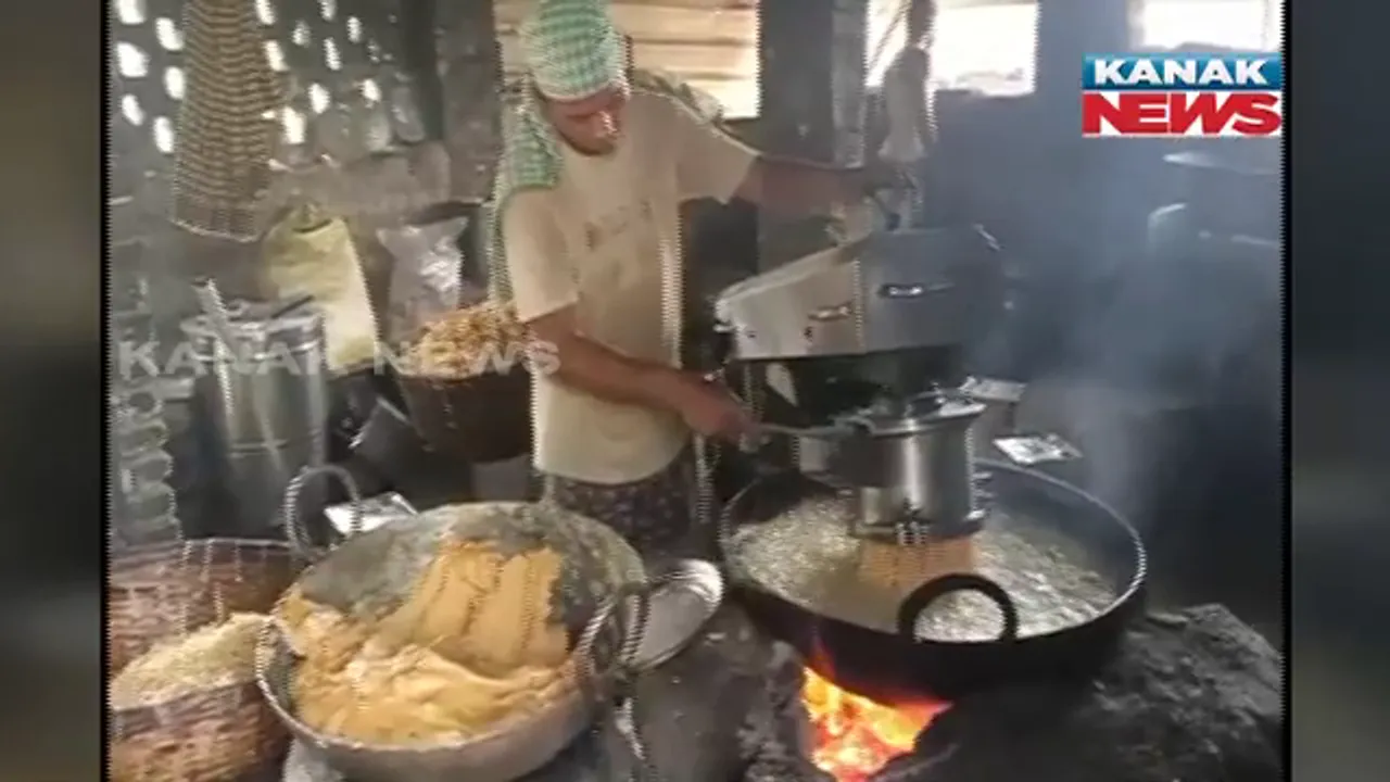  ମିକ୍ସଚର ଫ୍ୟାକ୍ଟ୍ରି କରି ଆତ୍ମନିର୍ଭର ହେଲେ ତିନି ଭାଇ: ମେସିନ୍ ସାହାଯ୍ୟରେ ତିଆରି ହେଉଛି ମିକ୍ସଚର