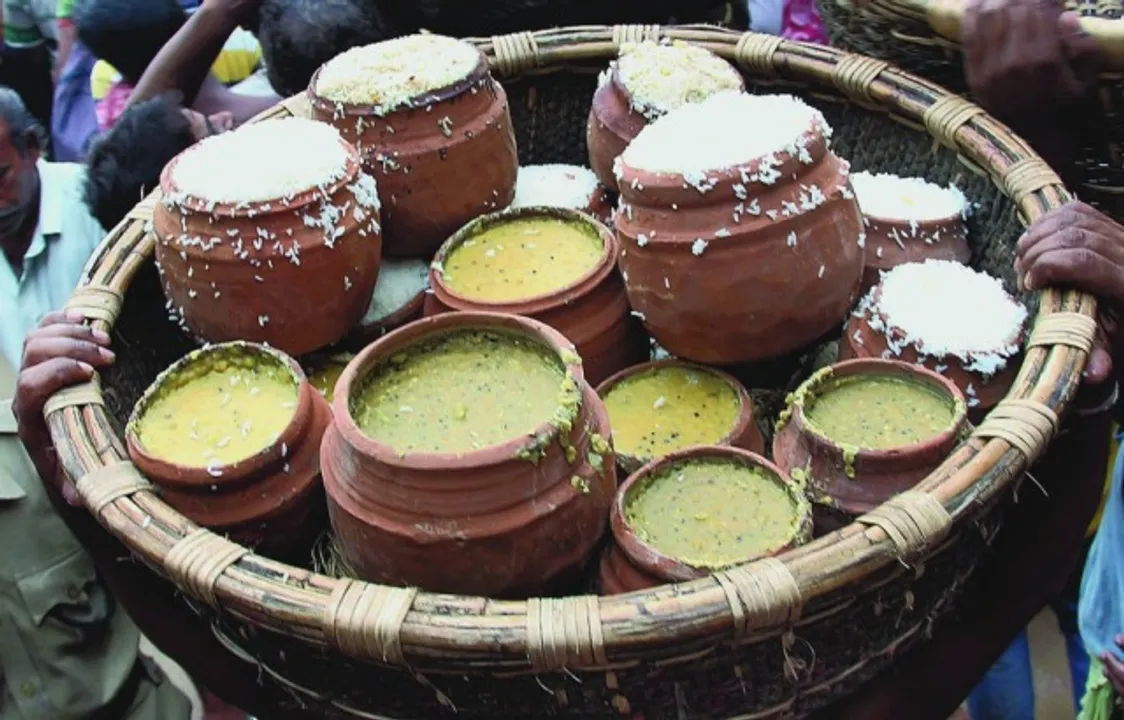  ଆଡପମଣ୍ଡପରେ ତିନିଠାକୁର । ଆଜି ଭକ୍ତମାନେ ପାଇଲେ ଆଡପ ଅଭଡା ।