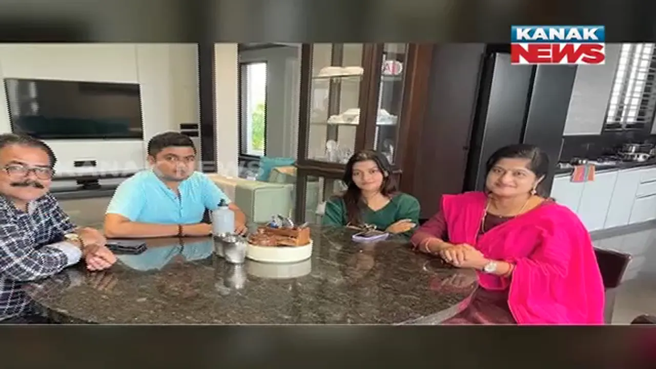  ଚେନ୍ନାଇରେ ପ୍ରକୃତି ମିଶ୍ରଙ୍କ ପରିବାର : ସୋସିଆଲ ମିଡିଆରେ ସେୟାର କଲେ ଫଟୋ