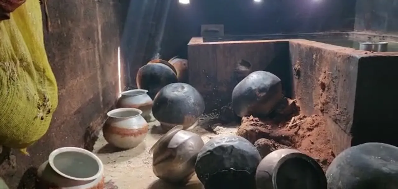  ପାର୍ବଣକୁ ନେଇ ଆକ୍ସନ ମୋଡରେ କମିଶନରେଟ୍ ପୋଲିସ : ସାଲିଆ ସାହିରେ ଚଢାଉ, ଭାଙ୍ଗିଲା ଦେଶୀ ମଦ ଭାଟି