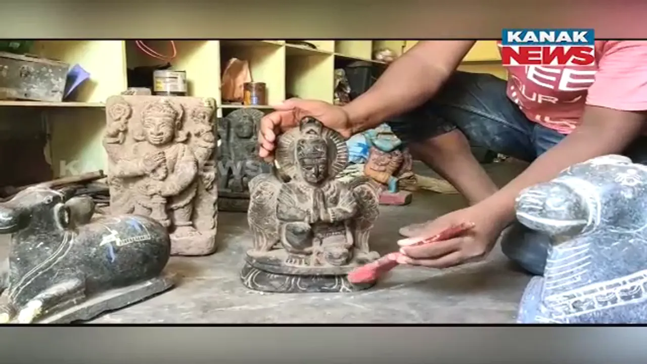  ବୁଡ଼ି ଯିବ କି ପଥର କାରିଗରଙ୍କ କୂଳ ବେଉସା? କଞ୍ଚା ମାଲ ଅଭାବରୁ ନିଜର ବୃତ୍ତିଠାରୁ ଦୂରେଇ ଗଲେଣି ମୂର୍ତି କାରିଗର