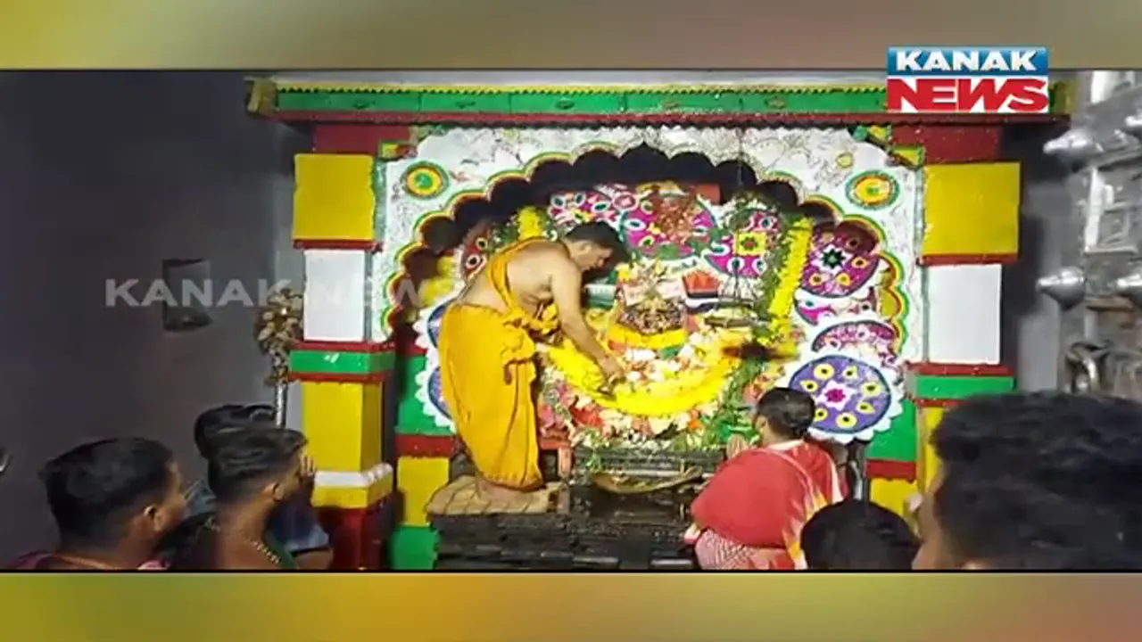  ନବରାତ୍ରୀ ପାଇଁ ଚଳଚଞ୍ଚଳ ଶକ୍ତିପୀଠ : ପଞ୍ଚମୀ ପୂଜାର୍ଚ୍ଚନା ହେବା ସହ ଚନ୍ଦନ ବେଶରେ ଦର୍ଶନ ଦେଉଛନ୍ତି ମା’ ବିରଜା
