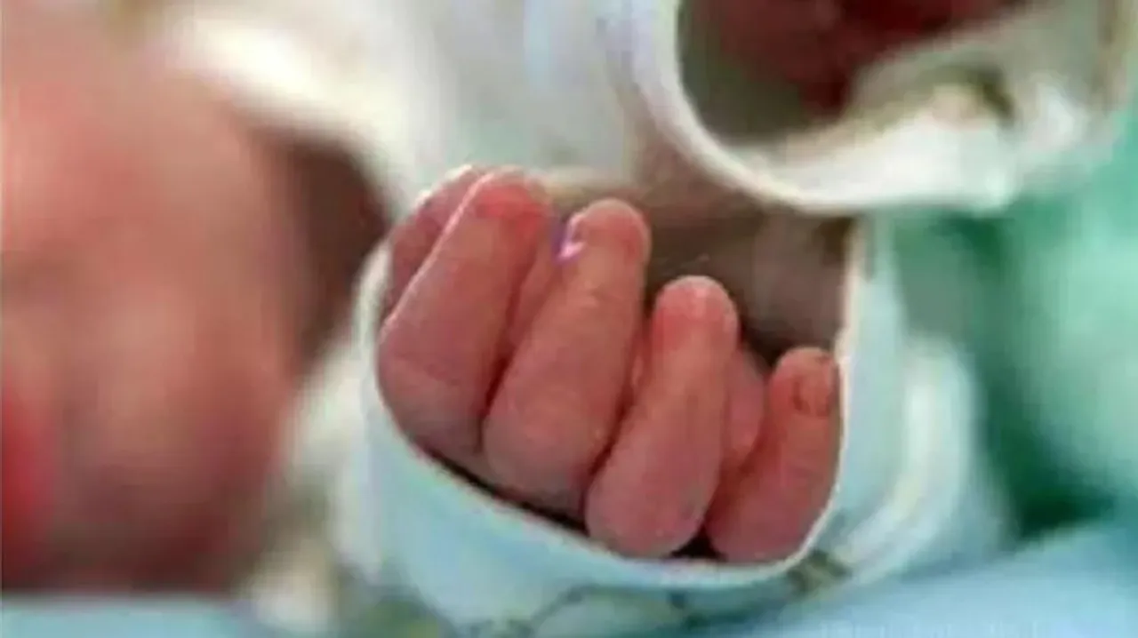  ନା ଠିକ୍ ଚିକିତ୍ସା ନା ଆମ୍ବୁଲାନ୍ସ... ବାଇକ୍ ଡିକିରେ ପୁଅର ଶବକୁ ନେଇ ଜିଲ୍ଲାପାଳଙ୍କ ପାଖରେ ପହଞ୍ଚିଲେ ବ୍ୟକ୍ତି