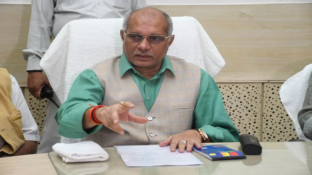  ଉତ୍ତର ପ୍ରଦେଶ ପଶୁପାଳନ ମନ୍ତ୍ରୀଙ୍କ ବୟାନକୁ ନେଇ ଚର୍ଚ୍ଚା , ଜାଣନ୍ତୁ ଗାଈ ଗୋବରକୁ ନେଇ କଣ କହିଲେ ଧର୍ମପାଲ ସିଂ ?