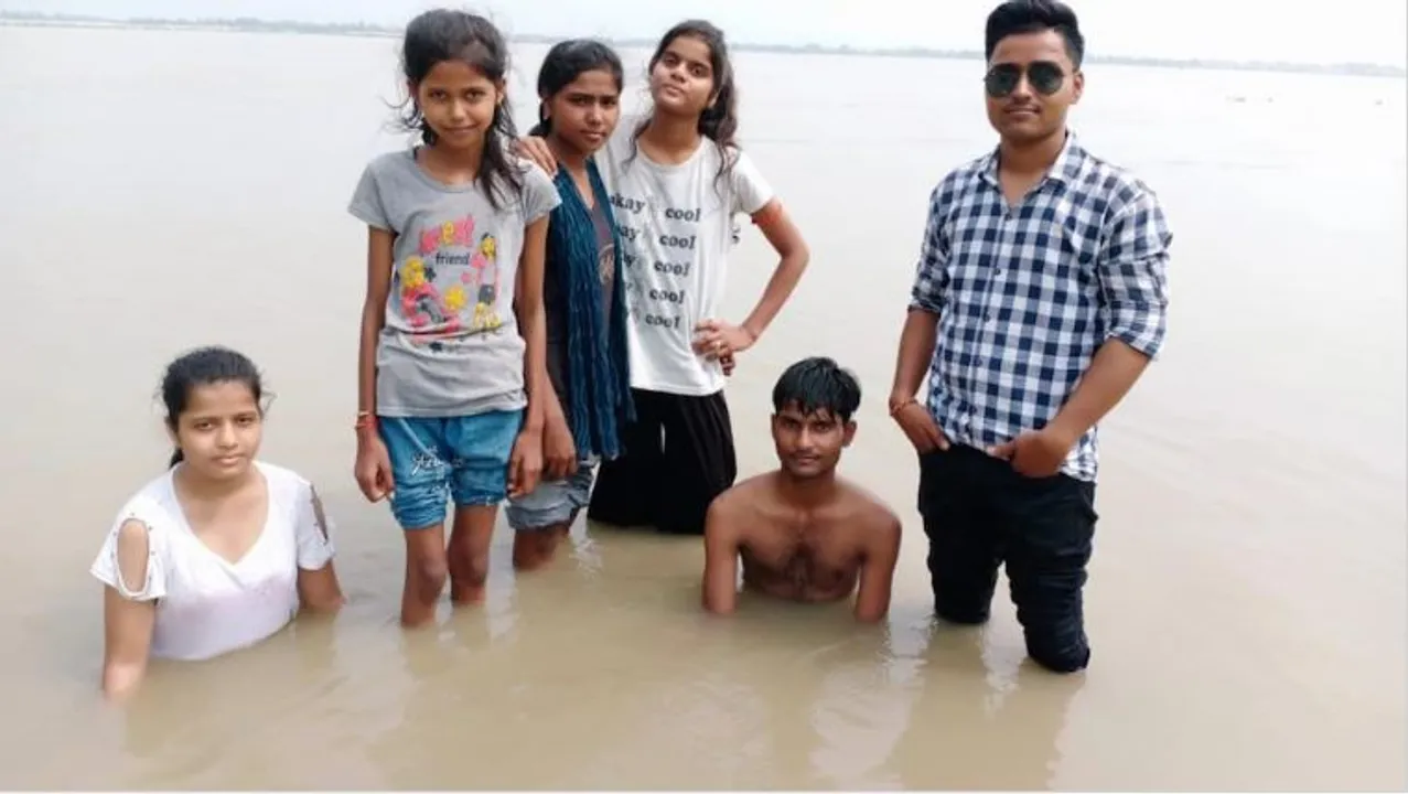  ମୃତ୍ୟୁର କିଛି କ୍ଷଣ ପୂର୍ବର ଫଟୋ! ଜଣେ ବୁଡିଗଲା , ତାକୁ ବଞ୍ଚାଇବାକୁ ଯାଇ ବୁଡିଗଲେ ୬ ଭାଇ ଭଉଣୀ
