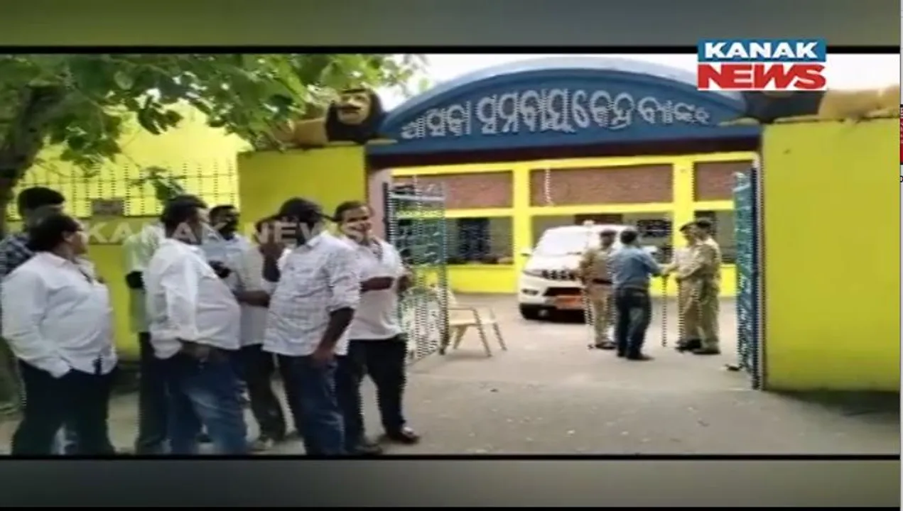  ରଦ୍ଦ ହେଲା ବାଚସ୍ପତି ବିକ୍ରମ କେଶରୀ ଆରୁଖଙ୍କ ଭାଇ ବିରେନ୍ଦ୍ର ଆରୁଖଙ୍କ ପ୍ରାର୍ଥୀପତ୍ର। ଲକ୍ଷ ଟଙ୍କାର ଋଣ ବକେୟା ଥିବାରୁ ନାମାଙ୍କନ ବାତିଲ।