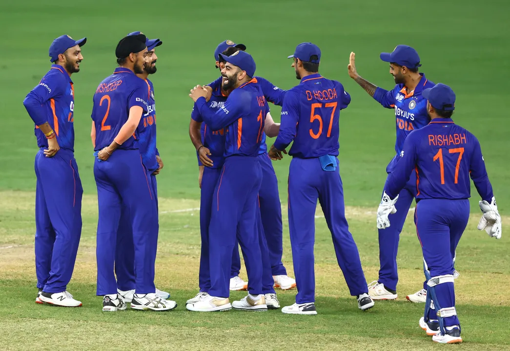  DUBAI, UNITED ARAB EMIRATES - SEPTEMBER 08: Bhuvneshwar Kumar of India celebrates with team mates after dismissing Azmatullah Omarzai of Afghanistan during the DP World Asia Cup match between India and Afghanistan at Dubai Cricket Stadium on September 08, 2022 in Dubai, United Arab Emirates. (Photo by Francois Nel/Getty Images) 