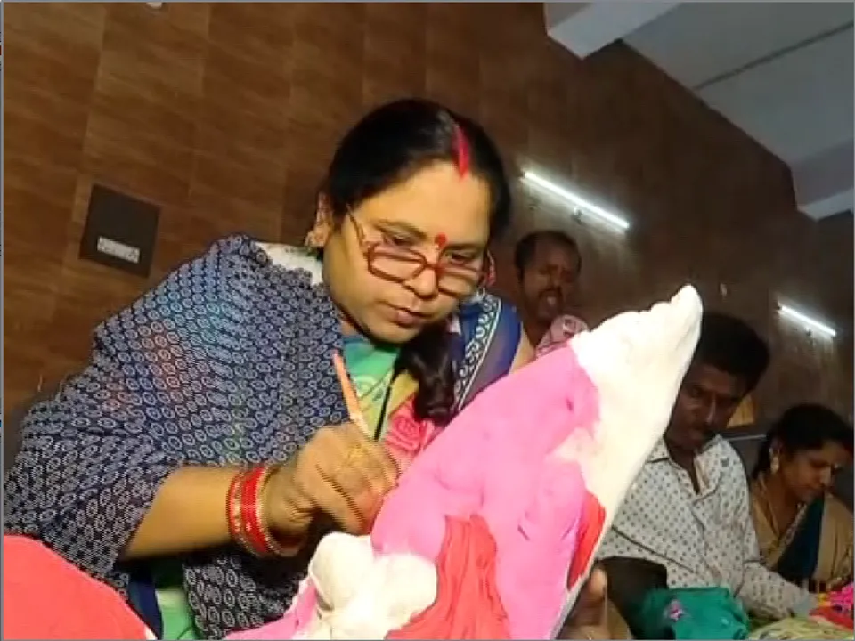  ଦୟନୀୟ ସ୍ଥିତିରେ କଳାକାର । ଭତ୍ତା ପାଇବା ପାଇଁ ଦେଉଛନ୍ତି ପରୀକ୍ଷା ।