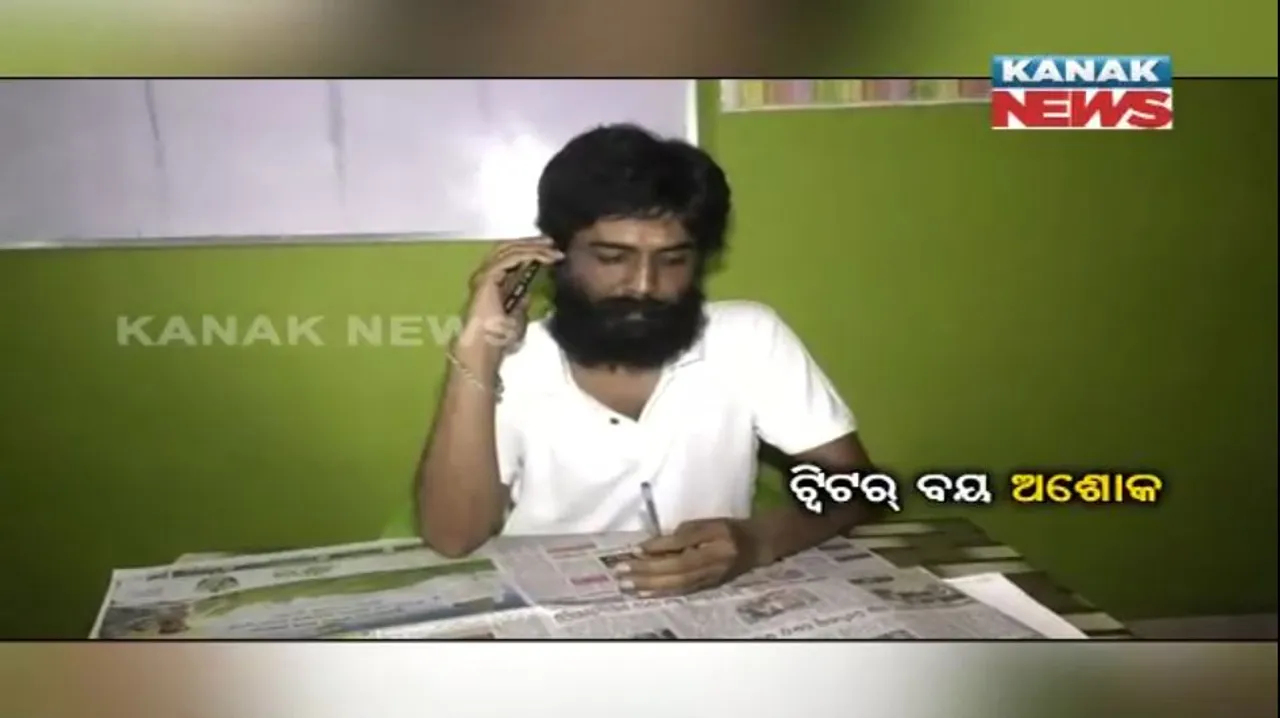  ଜଳେଶ୍ୱରର ଟ୍ୱିଟର ବଏ ଅଶୋକ କୁମାର। ୧୦ ହଜାରରୁ ଅଧିକ ଲୋକଙ୍କ ସମସ୍ୟାର କରିଛନ୍ତି ସମାଧାନ।