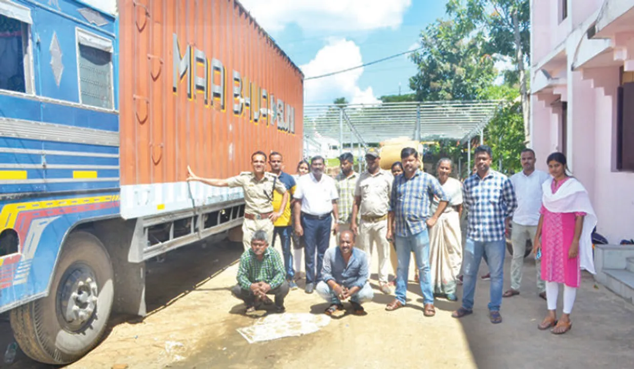  ଓଡ଼ିଶା ଅବକାରୀ ଇତିହାସରେ ପ୍ରଥମ : କୋରିଅର୍ କଣ୍ଟେନରରୁ ୬୦ ଲକ୍ଷ ଟଙ୍କାର ଭାଙ୍ଗ ଜବତ; ବିହାରର ୨ ଅଭିଯୁକ୍ତ ଗିରଫ