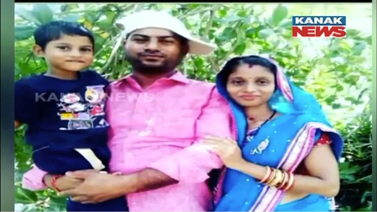  କାମ ପାଇଁ ବାହାର ରାଜ୍ୟକୁ ଯାଇ ମିଳୁନି ପ୍ରକାଶ ଚନ୍ଦ୍ର ଜେନାଙ୍କ ଖବର। ୨ ବର୍ଷ ହେବ ସ୍ୱାମୀଙ୍କ ଫେରିବା ବାଟକୁ ଚାହିଁ ବସିଛନ୍ତି ପତ୍ନୀ। 