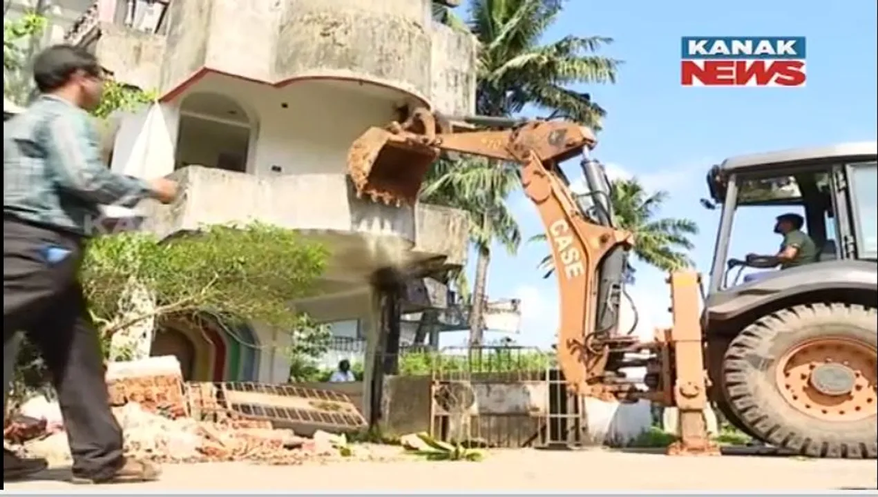  ତ୍ରାହି ଅଚ୍ୟୁତ ଆଶ୍ରମରେ ବୁଲିଲା ବୁଲଡୋଜର। ୧୦ ଡୁପ୍ଲେକ୍ସ ଘରକୁ ଭଙ୍ଗିବା କାମ ଜାରି।