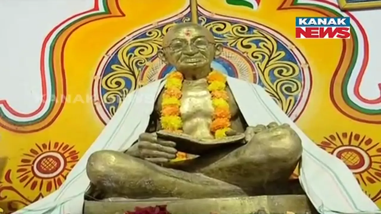  ପୂଜା ପାଉଛନ୍ତି ମହାତ୍ମା ଗାନ୍ଧୀ : ୧୯୭୨ରେ ଅଭିମନ୍ୟୁ କୁମ୍ଭାର ପ୍ରତିଷ୍ଠା କରିଥିଲେ ଗାନ୍ଧୀ ମନ୍ଦିର