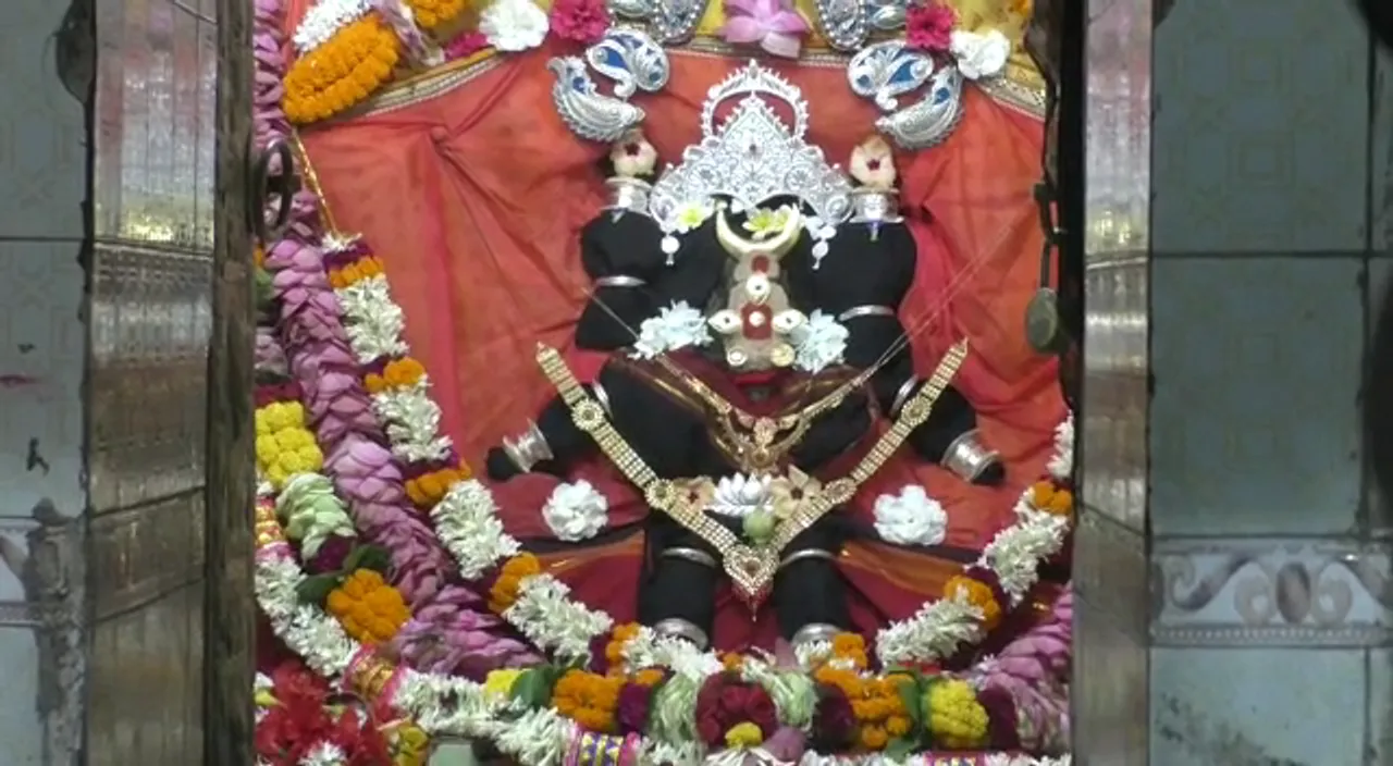  ଅଧିଷ୍ଠାତ୍ରୀ ଦେବୀ ଚର୍ଚ୍ଚିକାଙ୍କ ପୀଠରେ ପୂଜାର୍ଚ୍ଚନା : କଟକଣା ହଟିଥିବାରୁ ମାଆଙ୍କ ଦର୍ଶନ ପାଇଁ ଭିଡ