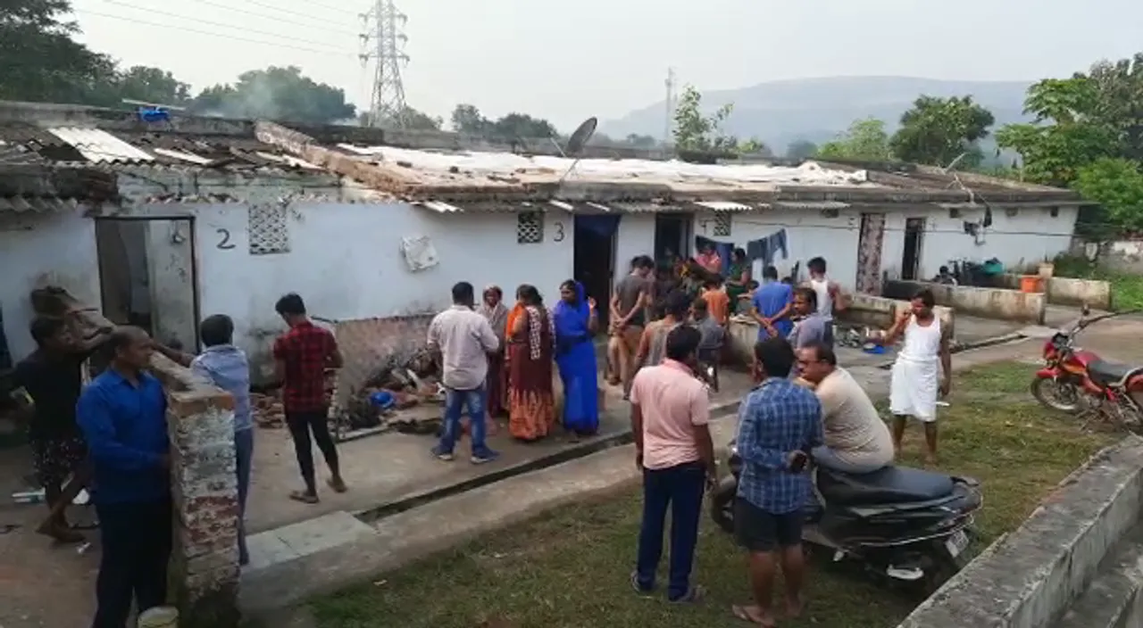  ଗ୍ୟାସ ସିଲିଣ୍ଡର ଫାଟି ଉଡିଗଲା ବଖରାଏ ଘର : ଦୁର୍ଘଟଣାରୁ ଅଳ୍ପକେ ବର୍ତ୍ତିଲେ ପରିବାରର ୩ଜଣ