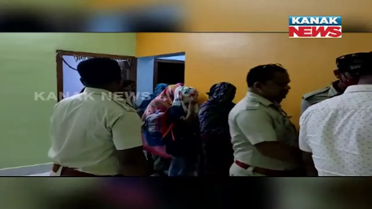  ବଲାଙ୍ଗୀର ସହରରେ ସେକ୍ସ ରାକେଟ ଠାବ : ଧରାପଡିଲେ ରାଣୀ ମହୁମାଛି ସମେତ ୮ ଦେହଜୀବୀ