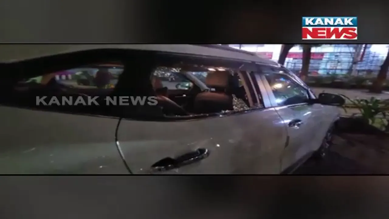  ପୁଣି ମାତିଲେ କାର କାଚଭଙ୍ଗା ଲୁଟେରା : କାର କାଚ ଭାଙ୍ଗି ମୋବାଇଲ ଓ ଭ୍ୟାନିଟି ବ୍ୟାଗ୍ ଲୁଟ୍