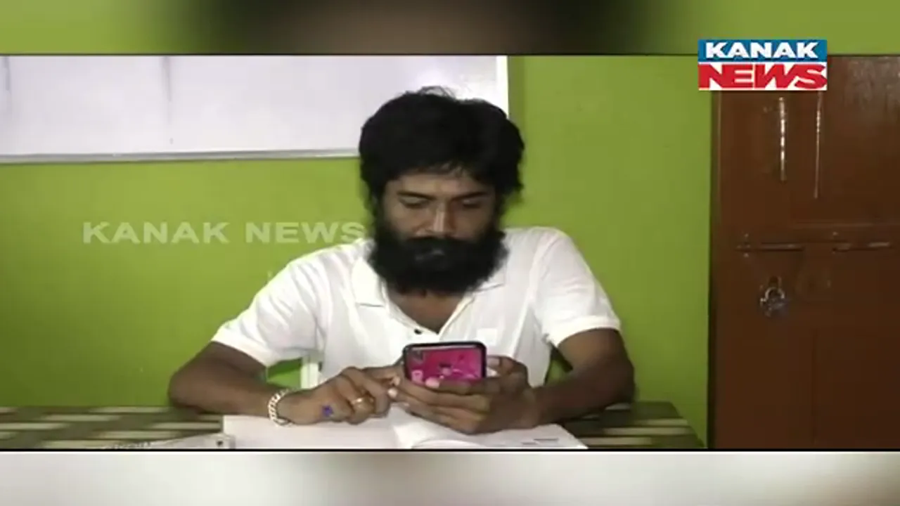  ଟ୍ୱିଟର ବୟ ଅଶୋକ କୁମାରଙ୍କୁ ନେଇ ଚର୍ଚ୍ଚା : ଟ୍ୱିଟର ମାଧ୍ୟମରେ ସରକାରଙ୍କ ପାଖରେ ପହଞ୍ଚାଉଛନ୍ତି ସମସ୍ୟା 