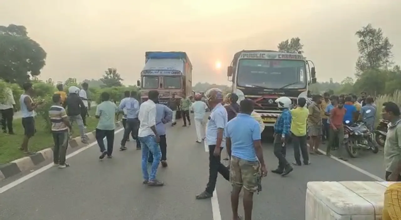  ଗୋରୁ ପଲ ଉପରେ ଚଢିଗଲା ଟ୍ରକ୍ : ୧୦ ଗାଈଙ୍କ ମୃତ୍ୟୁ, ଉତ୍ତ୍ୟକ୍ତ ଲୋକଙ୍କ ରାସ୍ତା ଅବରୋଧ