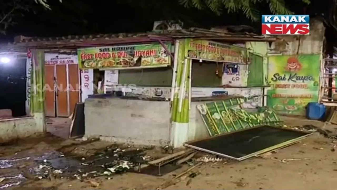  ପୋଲିସ ମିତ୍ର କହି ଫାଷ୍ଟଫୁଡ୍ ଦୋକାନୀଙ୍କୁ ଆକ୍ରମଣ : ଦାଦାବଟି ନ ଦେବାରୁ ଗୋଡାଇ ଗୋଡାଇ ଆକ୍ରମଣ