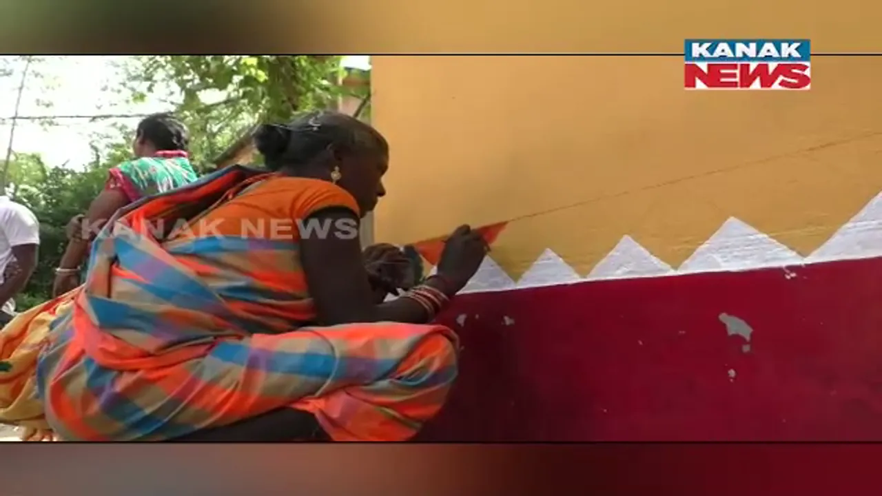  ମହାମହିମଙ୍କ ଜନ୍ମମାଟିରେ ଝଲସିଲା ସାନ୍ତାଳୀ ଚିତ୍ର, ଯୋଗଦେଲେ ୩୦ରୁ ଅଧିକ ମହିଳା ଚିତ୍ରଶିଳ୍ପୀ। 