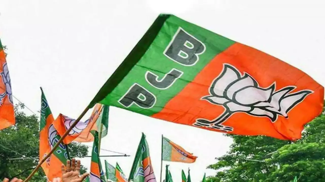  କେନ୍ଦ୍ରମନ୍ତ୍ରୀଙ୍କ ଫଟୋ ଉଠାଇବାକୁ ନେଇ ବିବାଦ : ଗୁଇନ୍ଦାଗିରି ଅଭିଯୋଗ ନେଇ ଥାନାର ଦ୍ୱାରସ୍ଥ ହେଲା ବିଜେପି