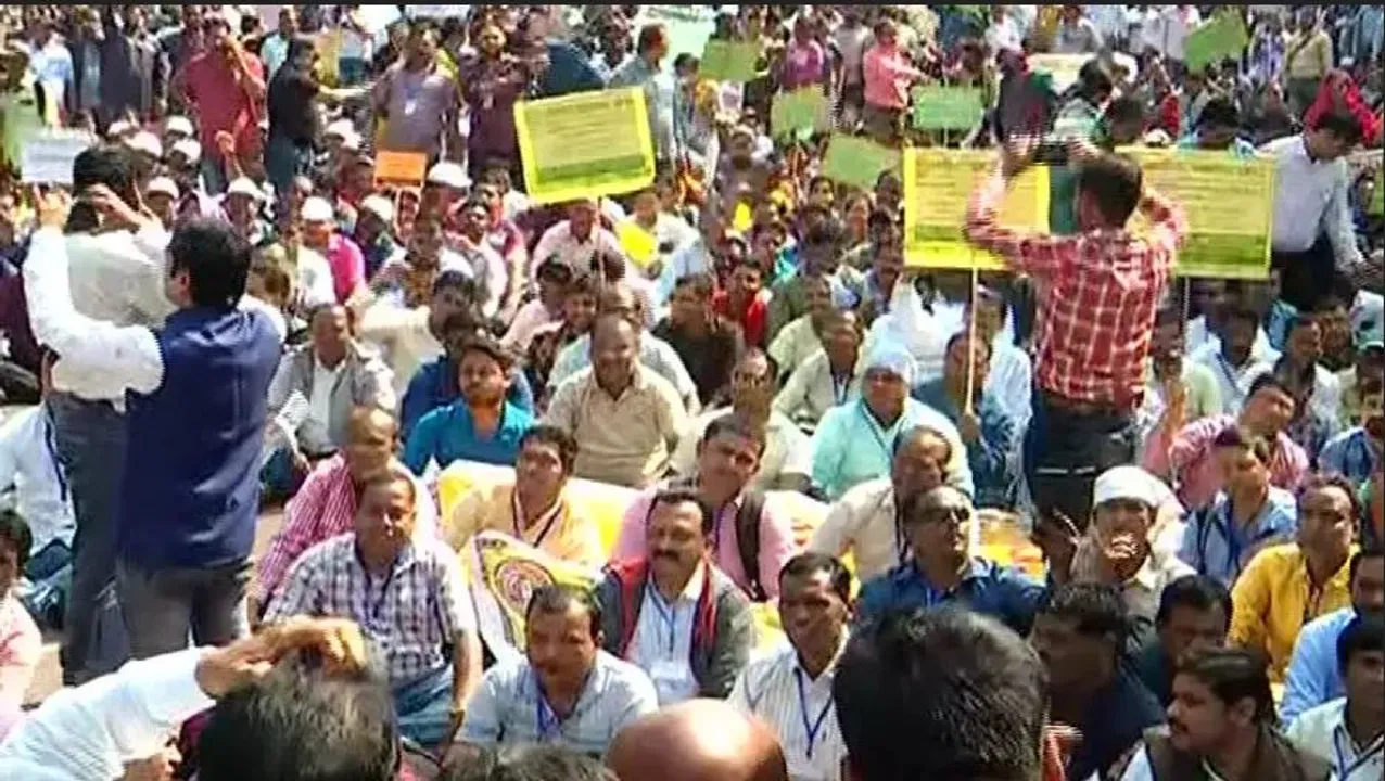  ଆନ୍ଦୋଳନରତ ଶିକ୍ଷକନେତାଙ୍କ ସହ ସରକାର କଲେ ବୈଠକ, ଡିସେମ୍ବର ୧୬ ରୁ ୨୦ ମଧ୍ୟରେ ଶିକ୍ଷକଙ୍କ ଦାବି ଉପରେ ହେବ ଆଲୋଚନା