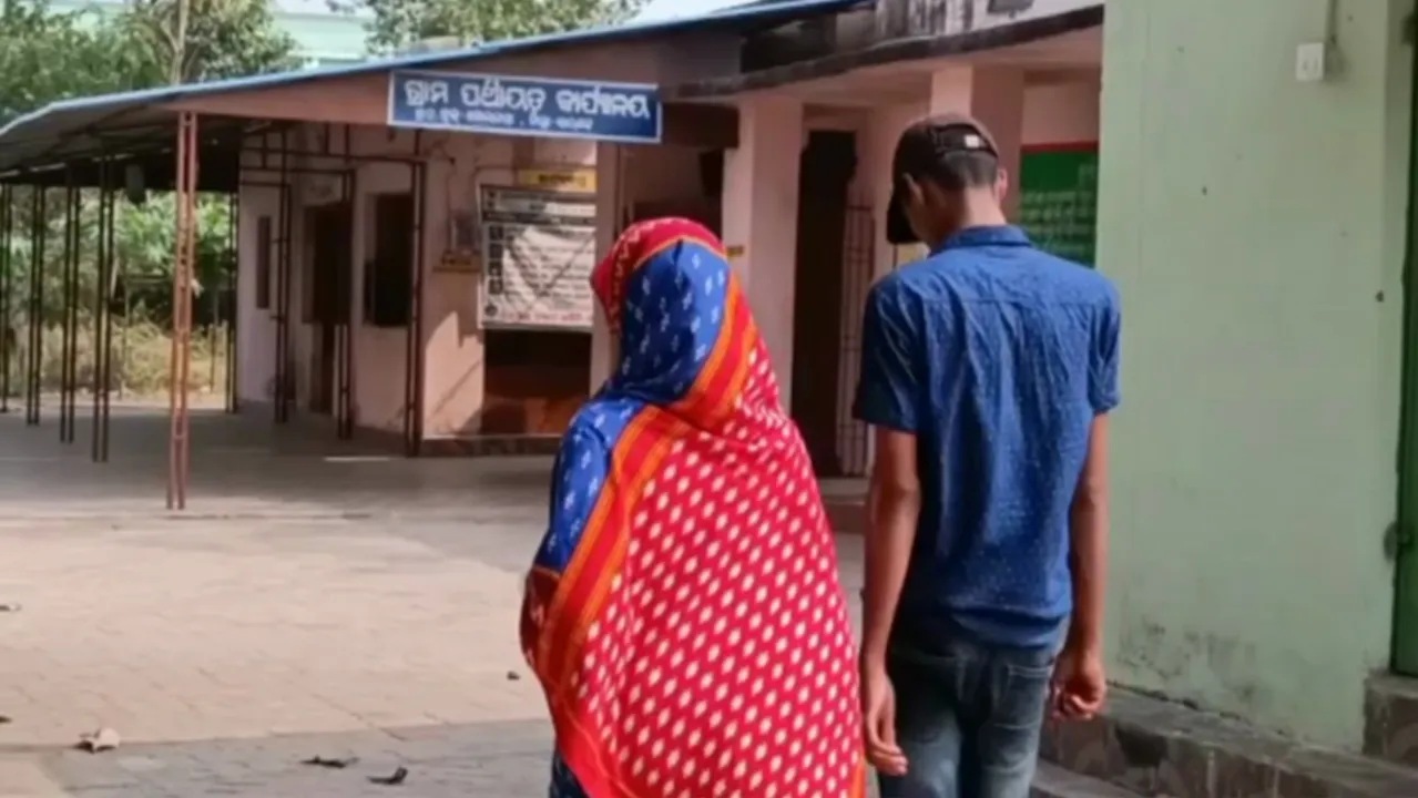  କାହା ପାଇଁ ହରିଶ୍ଚନ୍ଦ୍ର ଯୋଜନା? ଦୀର୍ଘ ୮ ବର୍ଷ ହେବ ହରିଶ୍ଚନ୍ଦ୍ର ଯୋଜନାରୁ ବଞ୍ଚିତ ଗରିବ ପରିବାର