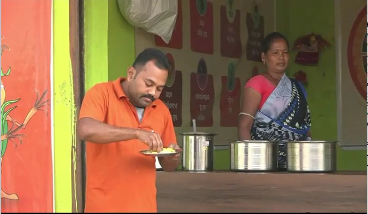  ନବରଙ୍ଗପୁରରେ ଆରମ୍ଭ ହେଲା ମିଲେଟ ମିଶନ ଟିଫିନ୍ ସେଣ୍ଟର। ମିଳୁଛି ମାଣ୍ଡିଆରେ ତିଆରି ବିଭିନ୍ନ ରକମର ଖାଦ୍ୟ।