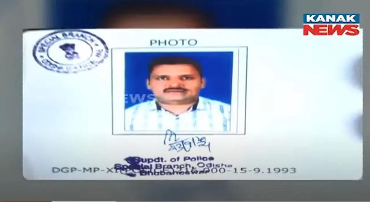  ପଦ୍ମପୁରରେ ଦୁଇ କେନ୍ଦ୍ରମନ୍ତ୍ରୀ ଖାଇବା ବେଳେ କିଏ ଉଠାଉଥିଲା ଫଟୋ ? କରାଯାଉଥିଲା କି ଗୁଇନ୍ଦାଗିରି ?