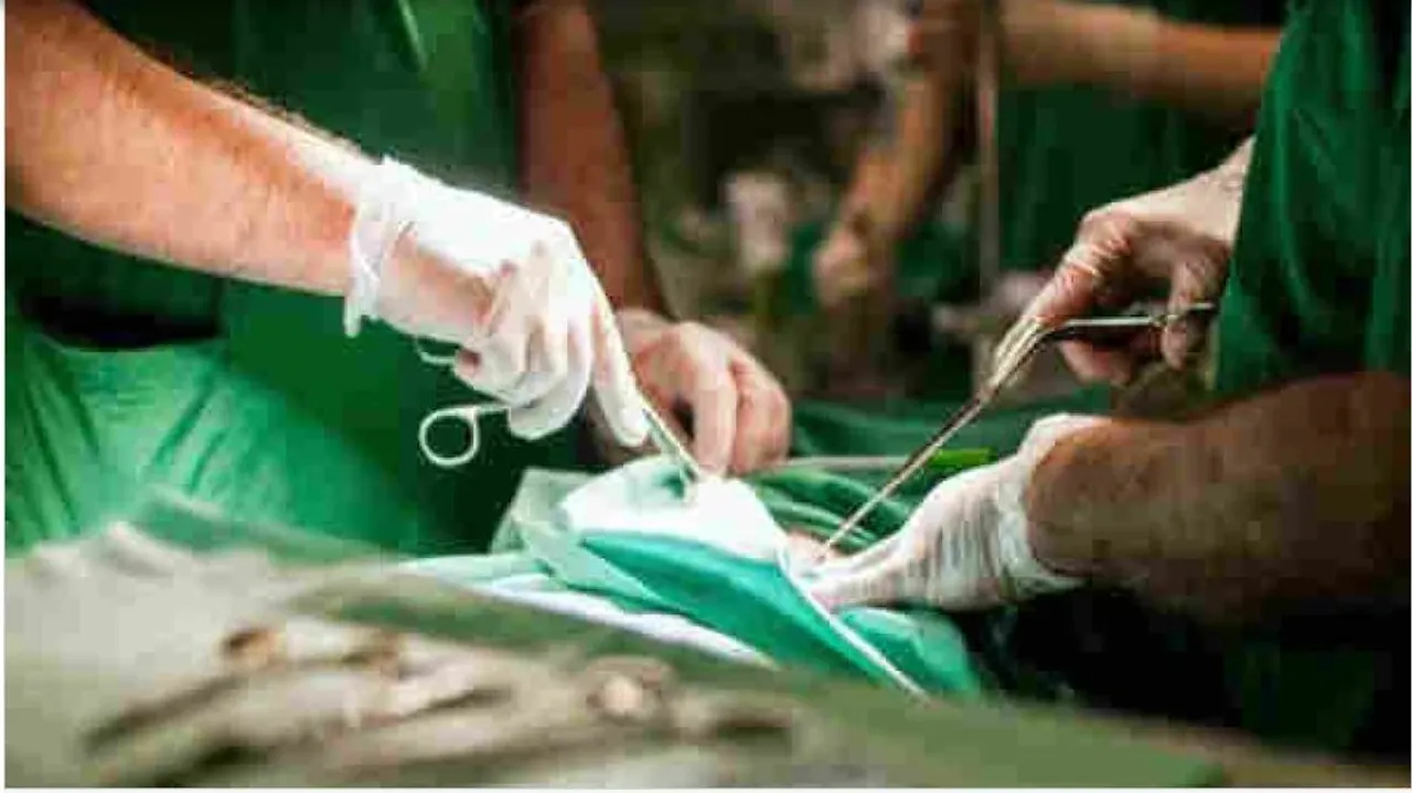  କଷ୍ଟରେ ପାଟି କରୁଥିଲେ ମହିଳା, ବିନା ନିଶ୍ଚେତକରେ ମହିଳାଙ୍କ ପରିବାର ନିୟୋଜନ ଅସ୍ତ୍ରୋପଚାର କଲେ ସ୍ୱାସ୍ଥ୍ୟକର୍ମୀ।