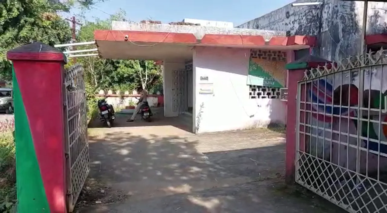  ଲାଞ୍ଚନେଲେ, ହଟହଟା ହେଲେ ଅବକାରୀ ବିଭାଗ ଅଧିକାରୀ। ମଦଭାଟି ମାଲିକଙ୍କ ଠାରୁ ଟଙ୍କା ନେବା ଭିଡିଓ ଭାଇରାଲ।