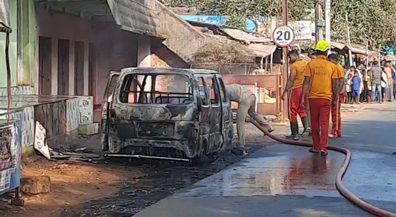  ଖୋର୍ଦ୍ଧା-ବଲାଙ୍ଗୀର ଜାତୀୟ ରାଜପଥରେ ଅଘଟଣ। ରାସ୍ତା ଉପରେ ଜଳିଗଲା କାର।