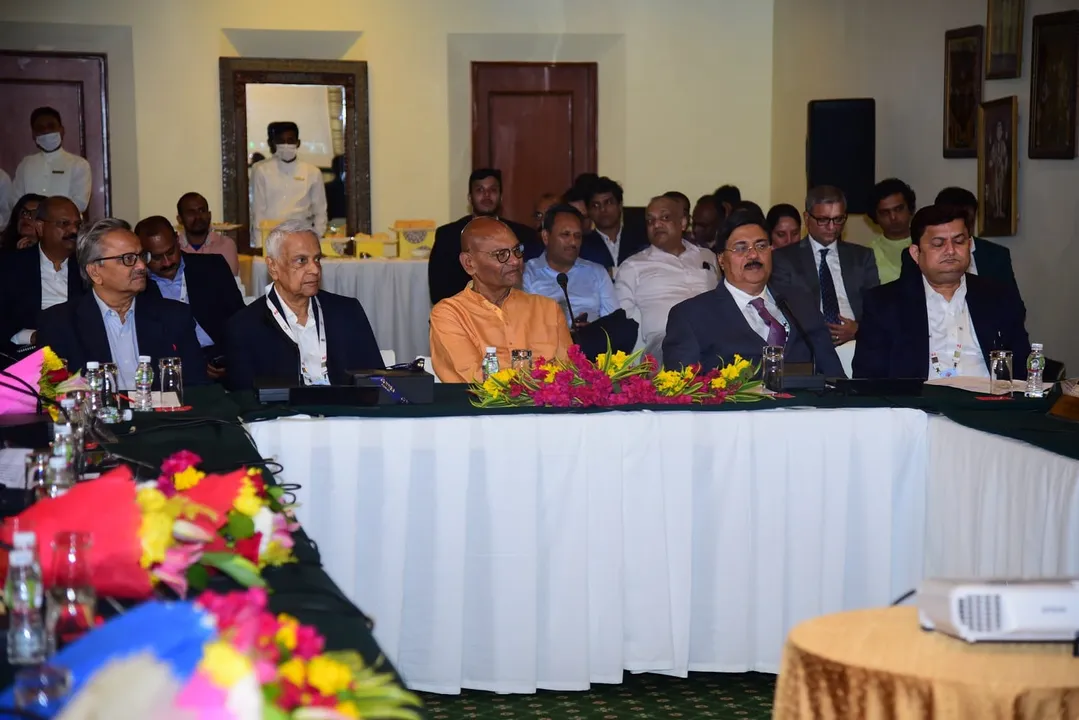  ବେଦାନ୍ତ ଗ୍ରୁପ ଅଧ୍ୟକ୍ଷ ଅନୀଲ ଅଗ୍ରୱାଲଙ୍କୁ ଓଡିଶାରେ ବିପୁଳ ସ୍ୱାଗତ। ବିଶିଷ୍ଟ ବ୍ୟକ୍ତିଙ୍କ ସହ ଭାବ ଆଦାନପ୍ରଦାନ କଲେ ଅନୀଲ।
