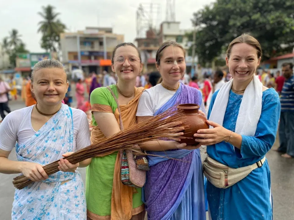  ଶ୍ରୀମନ୍ଦିରରେ ବିଦେଶୀଙ୍କୁ ପ୍ରବେଶ ଅନୁମତି ପ୍ରସଙ୍ଗ : ରାଜ୍ୟପାଳଙ୍କ ପ୍ରସ୍ତାବ ପରେ, ଆରମ୍ଭ ହୋଇଛି ବିତର୍କ
