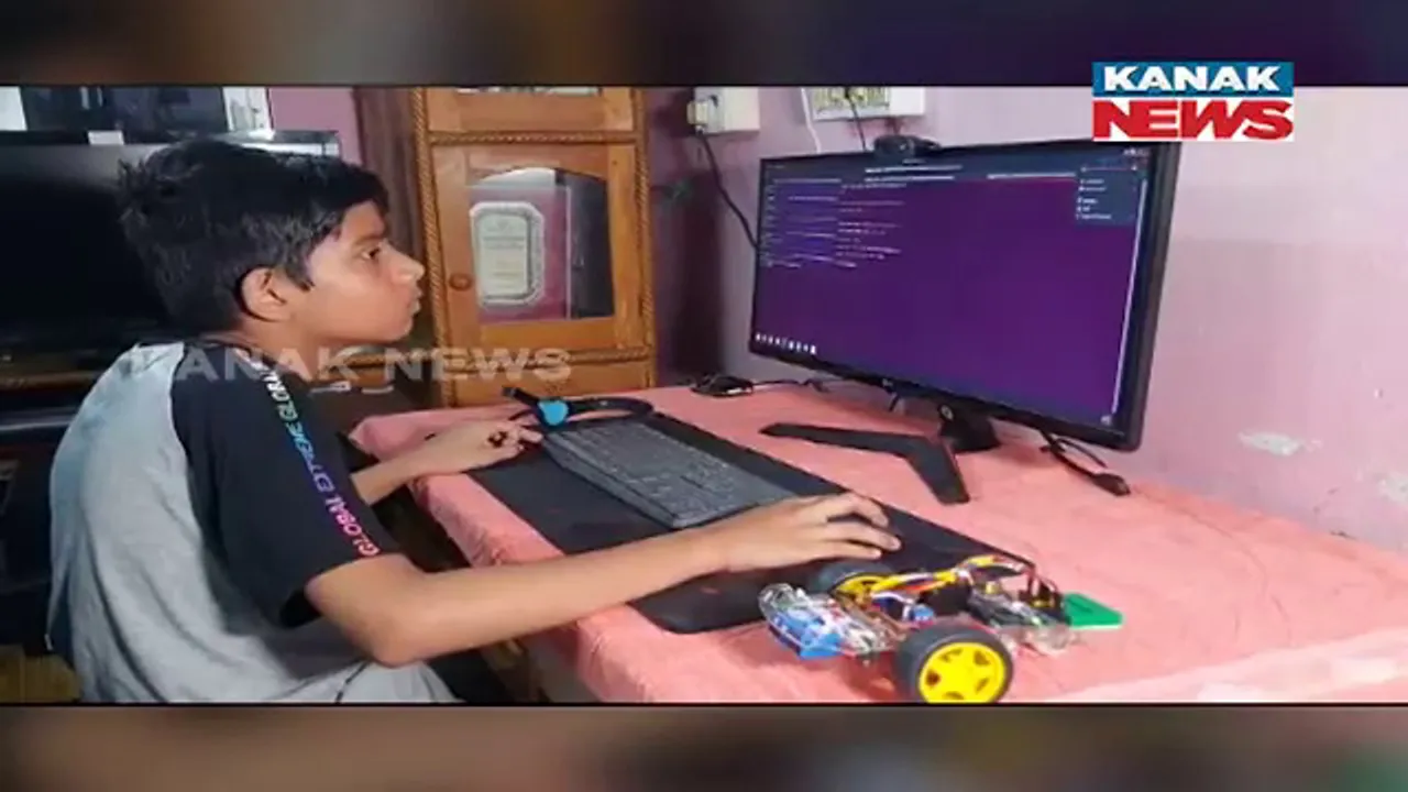  ଢେଙ୍କାନାଳ ସରାଙ୍ଗର ଷଷ୍ଠ ଶ୍ରେଣୀର ଛାତ୍ର ପ୍ରତୀକ ସେଠୀଙ୍କ କମାଲ। ପକ୍ଷାଘାତ ପାଇଁ ନୂଆ ଯନ୍ତ୍ର।