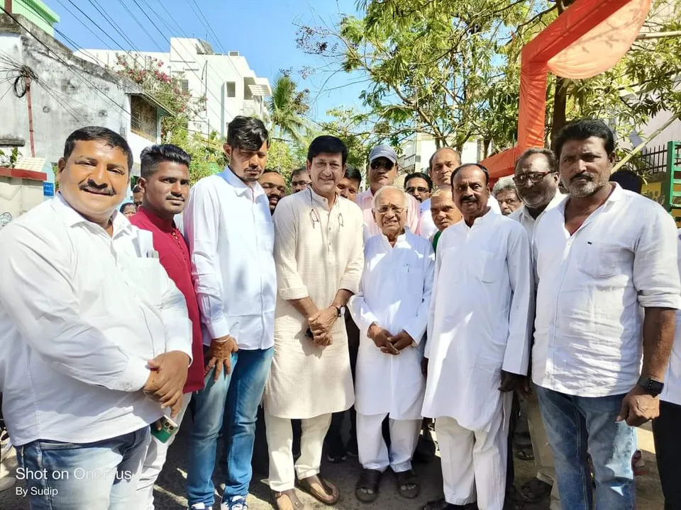  ଗୋପାଳପୁରରୁ ପ୍ରାର୍ଥୀ ହେବେ କି ସିଦ୍ଧାନ୍ତ? ୪ ବର୍ଷ ପରେ ବ୍ରହ୍ମପୁରରେ ଅଚାନକ ଆର୍ବିଭାବକୁ ନେଇ ବିଜେଡି ଶିବିରରେ ବଢିଲା ଚର୍ଚ୍ଚା ।