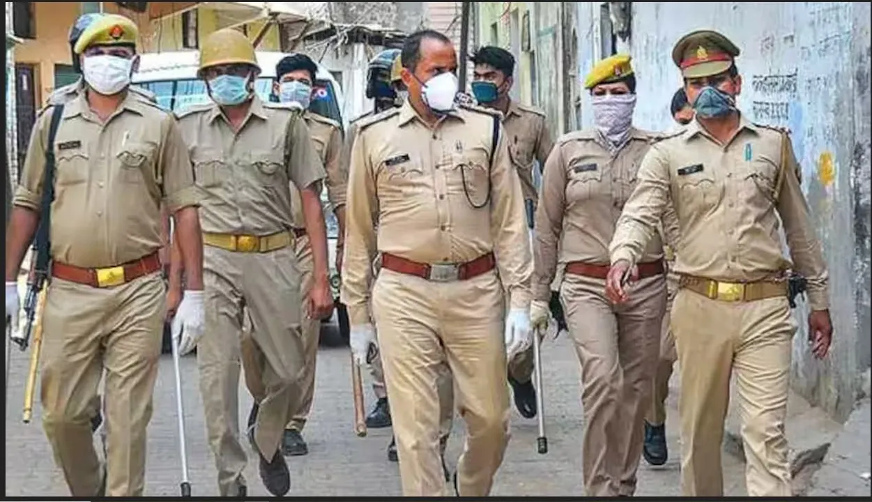  ଯୋଗୀ ସରକାରଙ୍କ ବଡ ନିର୍ଦ୍ଦେଶ, ଡ୍ୟୁଟି ସମୟରେ ସୋସିଆଲ ମିଡିଆ ବ୍ୟବହାର କରିପାରିବେ ନାହିଁ ପୋଲିସ କର୍ମଚାରୀ