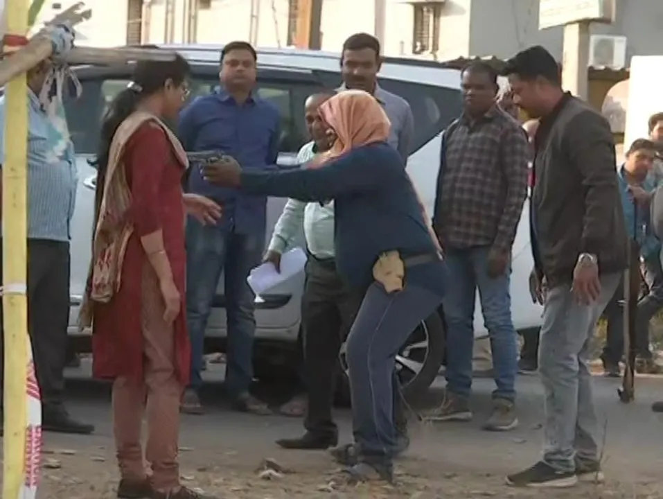  ଆଉ ୫ ଦିନ ଗୋପାଳକୁ ରିମାଣ୍ଡରେ ନେଲା କ୍ରାଇମବ୍ରାଞ୍ଚ । ଏଥର ନବ ଦାସଙ୍କ ହତ୍ୟାକାଣ୍ଡ ଉପରୁ ଉଠିବ ତ ପରଦା ।