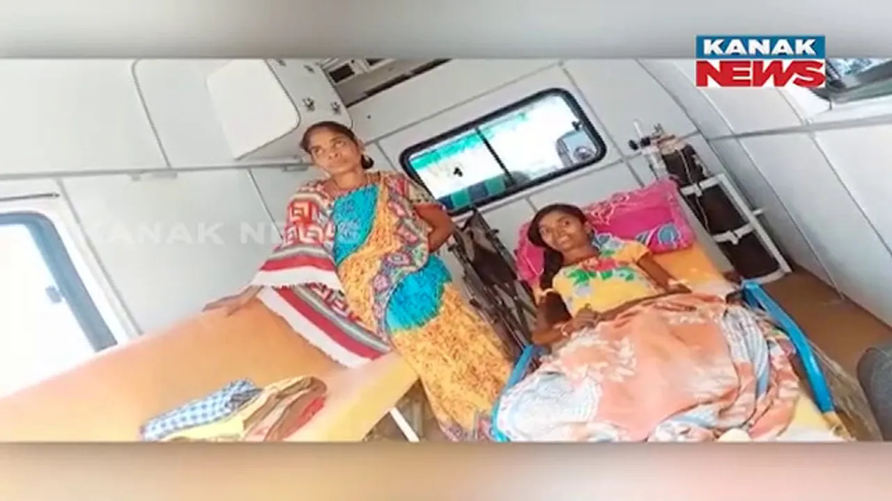  ମାଲକାନଗିରିରୁ ଆସିଲା ଅଭାବନୀୟ ଘଟଣା। ଆମ୍ବୁଲାନ୍ସରେ ଜିଲ୍ଲାପାଳଙ୍କ କାର୍ଯ୍ୟାଳୟକୁ ଗଲେ ଅଜଣା ରୋଗରେ ପୀଡ଼ିତ ଯୁବତୀ।