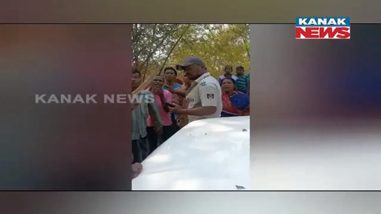  ଅବକାରୀ କର୍ମଚାରୀଙ୍କୁ ଆକ୍ରମଣ କଲେ ଶତାଧିକ ଲୋକ। ଦେଶୀ ମଦ କାରବାର ନେଇ ଚଢାଉ କରିବାକୁ ଯାଇଥିଲା ଟିମ୍।