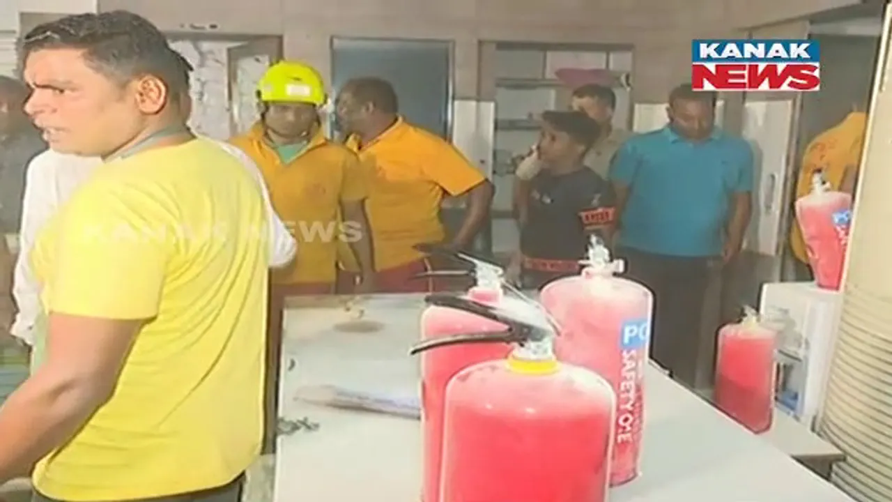  ପୁରୀରେ ଓଡିଶା ହ୍ୟାଣ୍ଡଲୁମ ବିଲ୍ଡିଂରେ ଅଗ୍ନିକାଣ୍ଡ। ନିଆଁ ଲିଭାଇବା ପାଇଁ ଉଦ୍ୟମ ଜାରି।