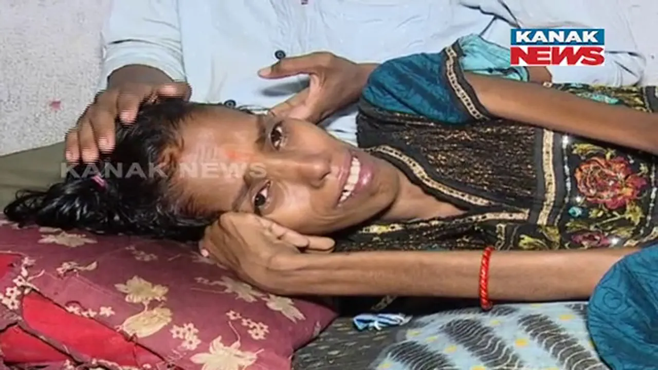  ସାହାଯ୍ୟ ଅପେକ୍ଷାରେ ମାମୁନି। ରୋଗ ଯନ୍ତ୍ରଣାରେ ବାପଘରେ ପଡିରହିଛନ୍ତି ମାମୁନି ଓଝା।