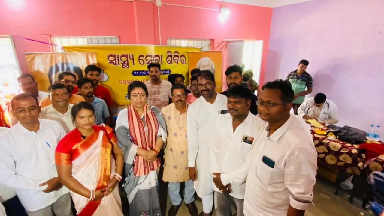  କେନ୍ଦ୍ରମନ୍ତ୍ରୀ ଧର୍ମେନ୍ଦ୍ର ପ୍ରଧାନଙ୍କ ଗଡ ସମ୍ଭାଳୁଛନ୍ତି ମୃଦୁଳା ଠାକୁର ! ପଞ୍ଚାୟତରୁ ପଞ୍ଚାୟତ ବୁଲୁଛନ୍ତି..ମହିଳା ସମାବେଶ କରୁଛନ୍ତି